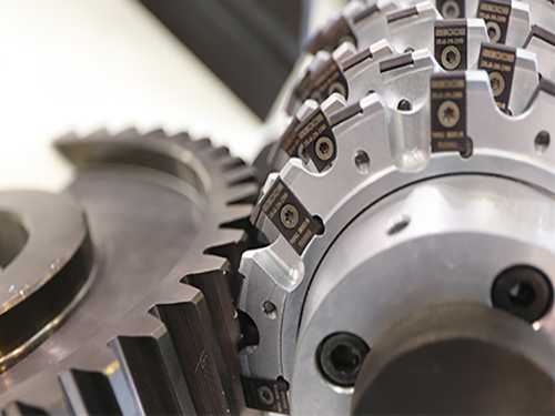 轉臂保養要拆機器箱體嗎?